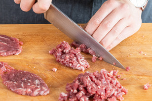 Rinderfilet feinhacken