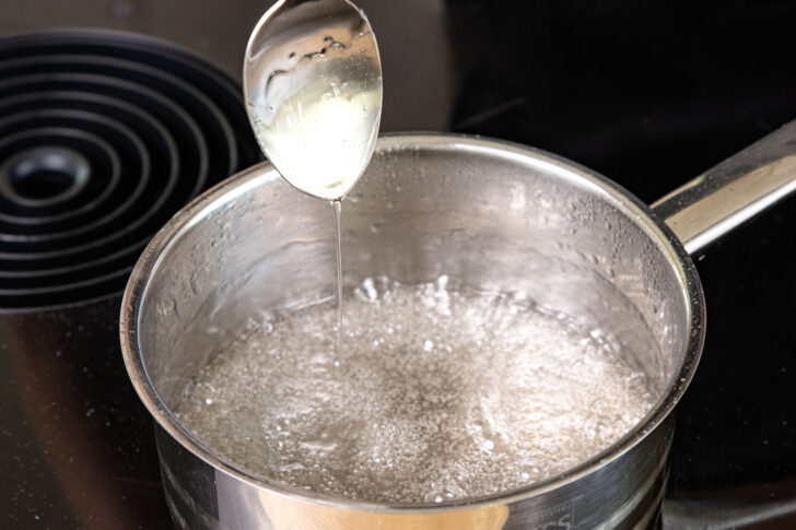 Zuckersirup zieht Fäden