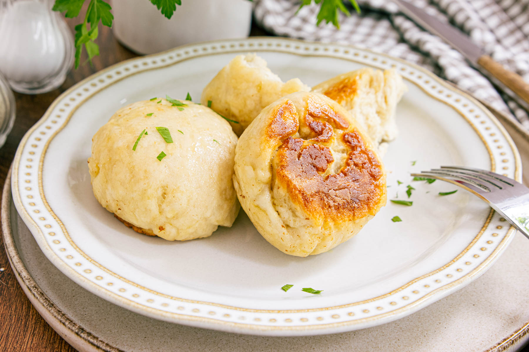 Salzige Dampfnudeln - So machst du leckere Hefeklöße selbst | Rezept Salzige Dampfnudeln - So machst du leckere Hefeklöße selbst | Rezept
