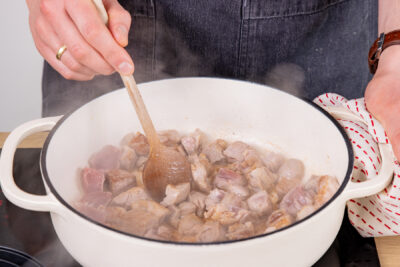 Schweinefleisch anbraten