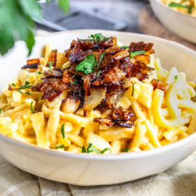 Schnelle Käsespätzle mit Röstzwiebeln