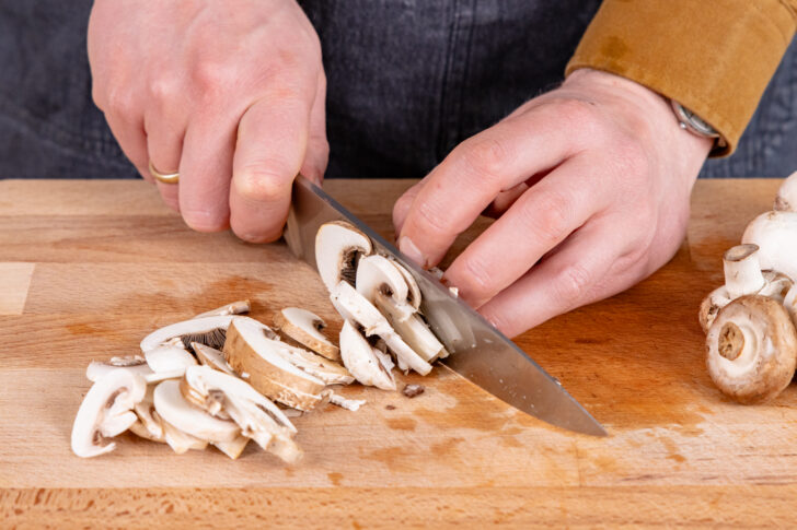 Champignons schneiden