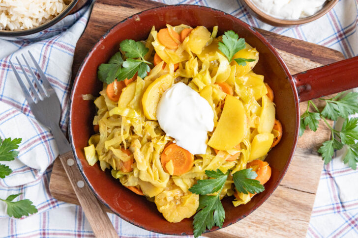 Schnelle vegetarische Spitzkohlpfanne