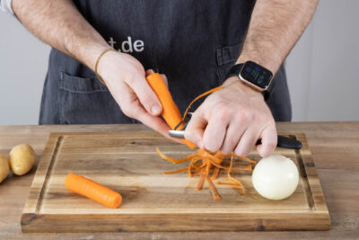 Gemüse schälen