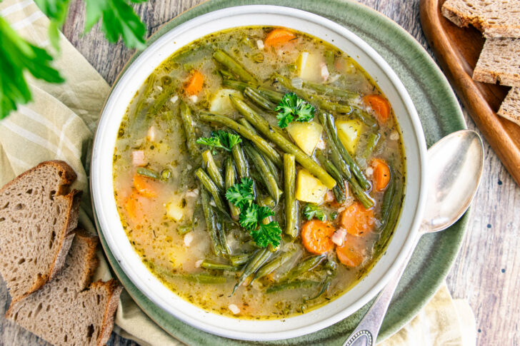 Würzige Schnibbelbohnensuppe