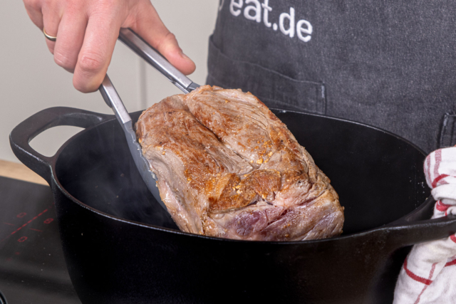 Klassischer Schweinebraten im Backofen