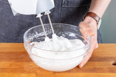 Eiweiß zu Eischnee aufschlagen