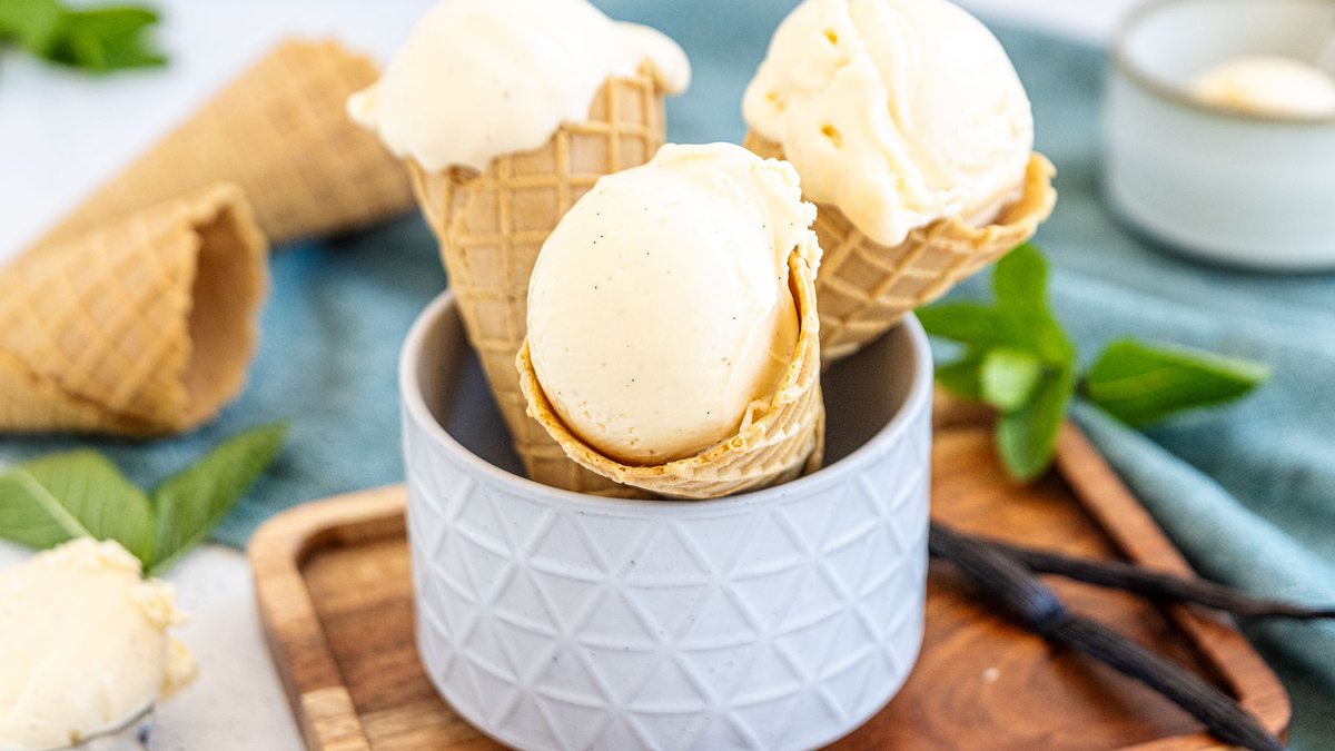 Vanilleeis aus der Eismaschine | Rezept - eat.de