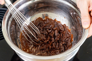 Schokolade mit Kokosöl schmelzen