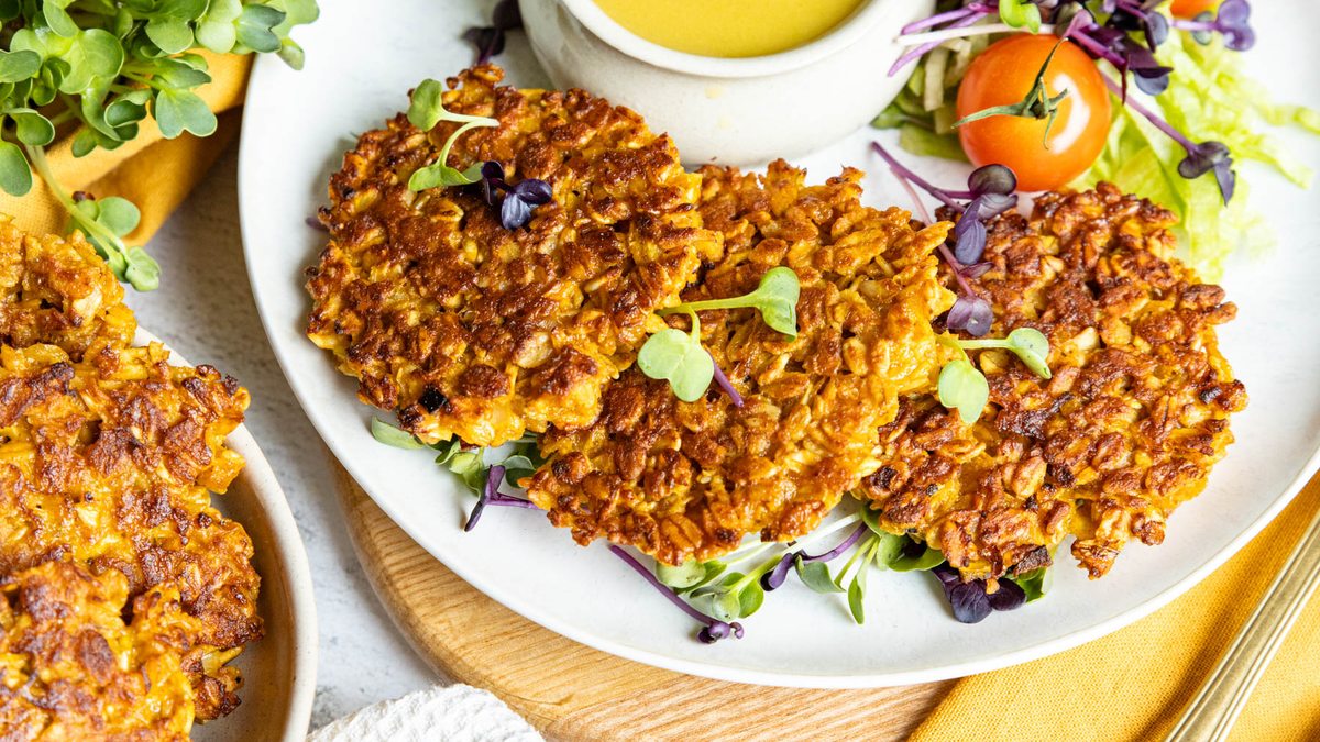 Vegetarische Frikadellen mit Haferflocken | Rezept - eat.de
