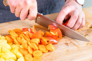 Spitzpaprika schneiden