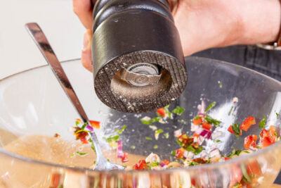 weißen Bohnensalat würzen