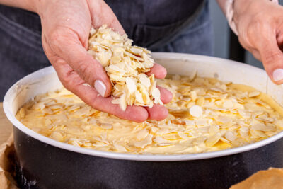 Mandelblättchen verteilen