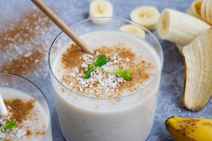 angerichtetes Glas Bananenmilch