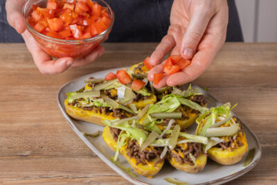 Big Mac Potatoe anrichten