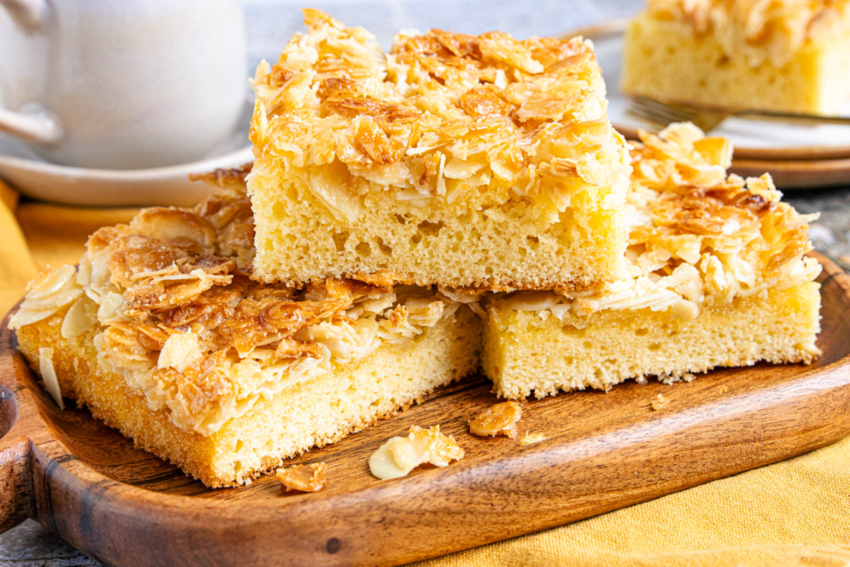 Butterkuchen mit Mandeln: schnell &amp; saftig | Rezept - eat.de