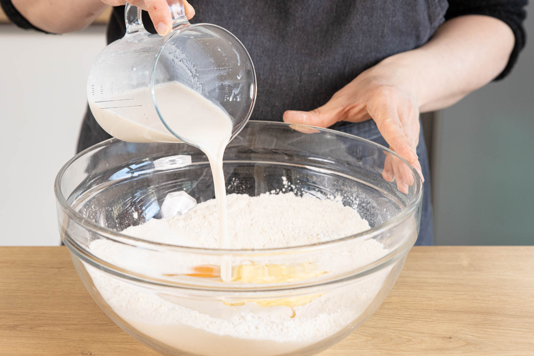 Saftiger Butterkuchen vom Blech | Rezept- eat.de