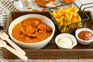Currywurst & Pommes aus der Heißluftfritteuse