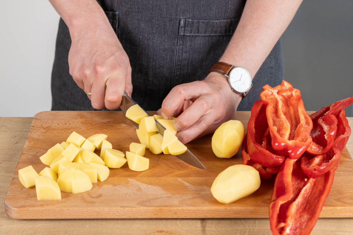 Deftiger Gulaschtopf mit Kartoffeln | Rezept Deftiger Gulaschtopf mit Kartoffeln | Rezept