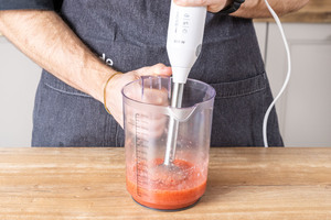 Erdbeeren mit Zitronensaft pürieren