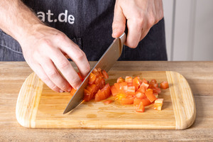 Tomate schneiden