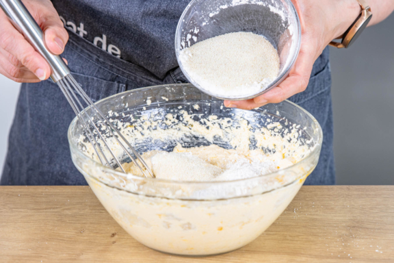 Omas cremiger Käsekuchen ohne Boden mit Grieß