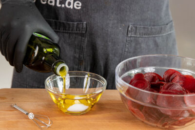 Olivenöl dazugeben
