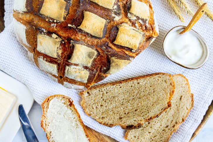 Krustenbrot selber backen: Rezept für Joghurtkruste