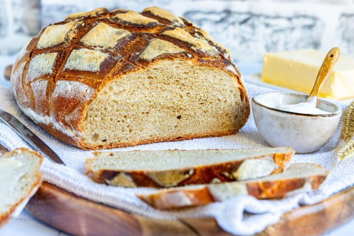 Krustenbrot selber backen: Rezept für Joghurtkruste