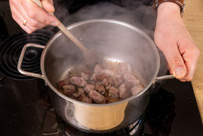 Fleisch anbraten