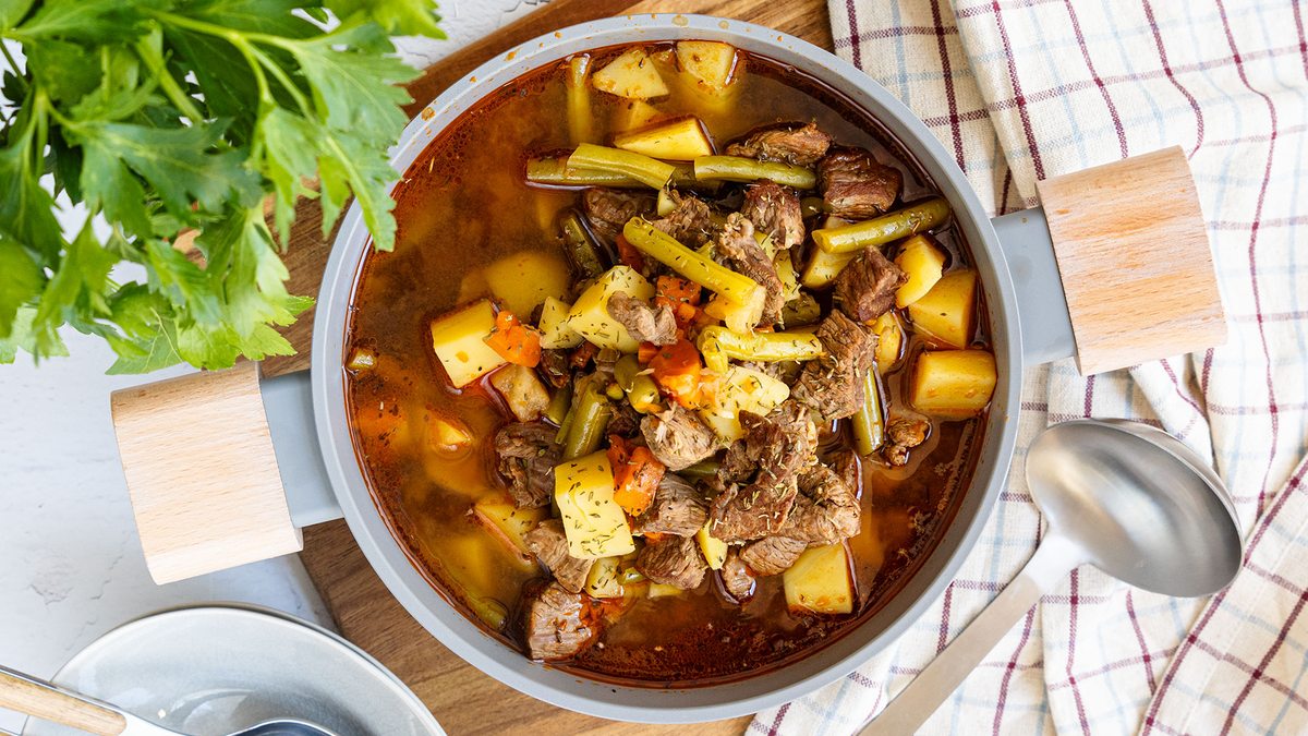 Lammtopf mit grünen Bohnen und Kartoffeln | Rezept