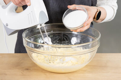 Zucker und Butter verrühren