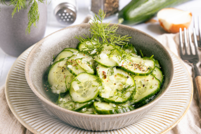 Omas Gurkensalat süß-sauer