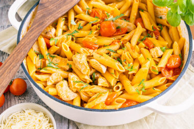 One Pot Pasta mit Hähnchen