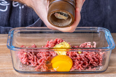 Hackfleisch würzen