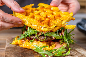 Pommes-Waffel zusammensetzen