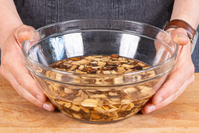 Räucherchips wässern