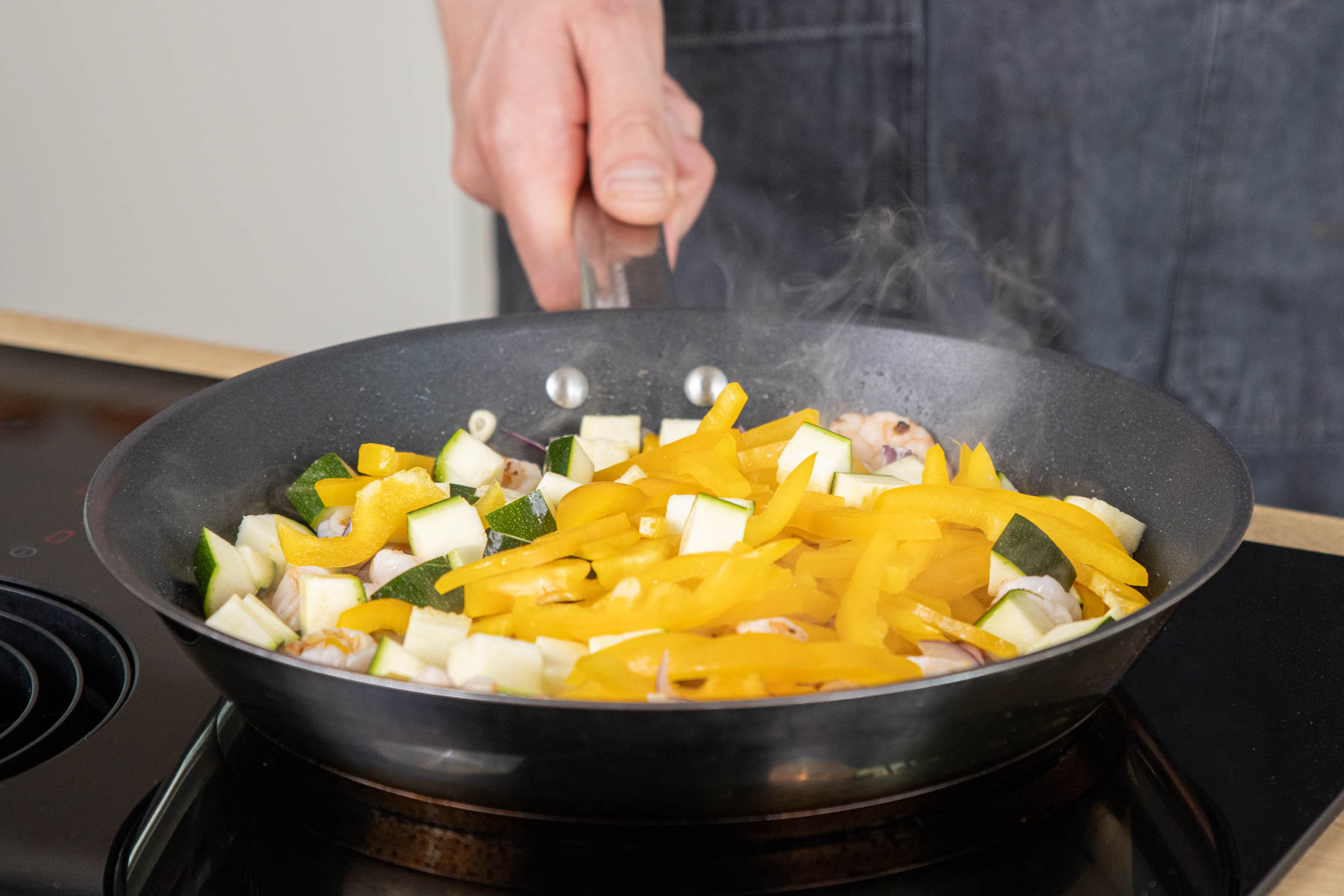 Schnelle Garnelenpfanne mit Gemüse