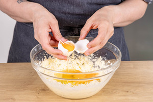Eier dazugeben