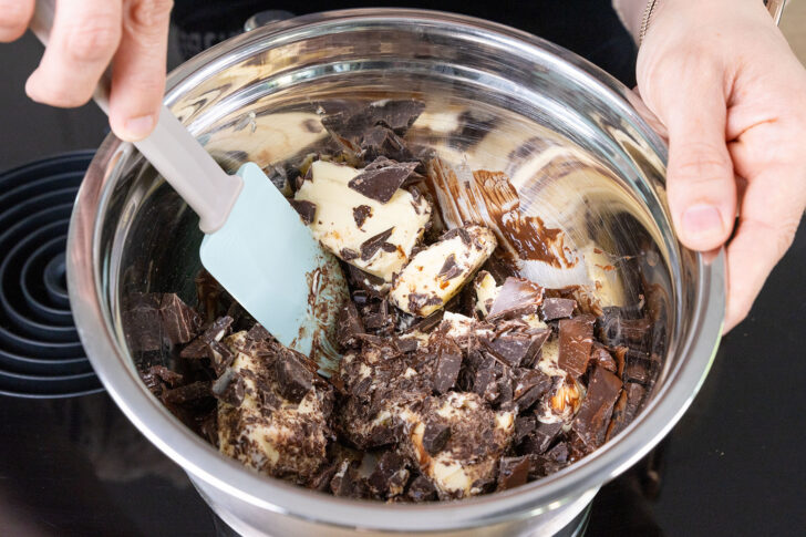 Schokolade mit Butter schmelzen überm Wasserbad