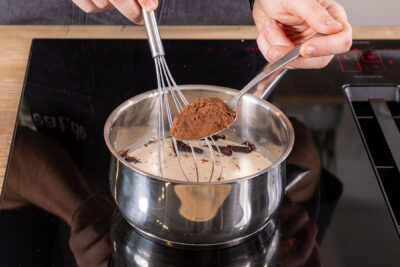 Kakao zur Milch geben