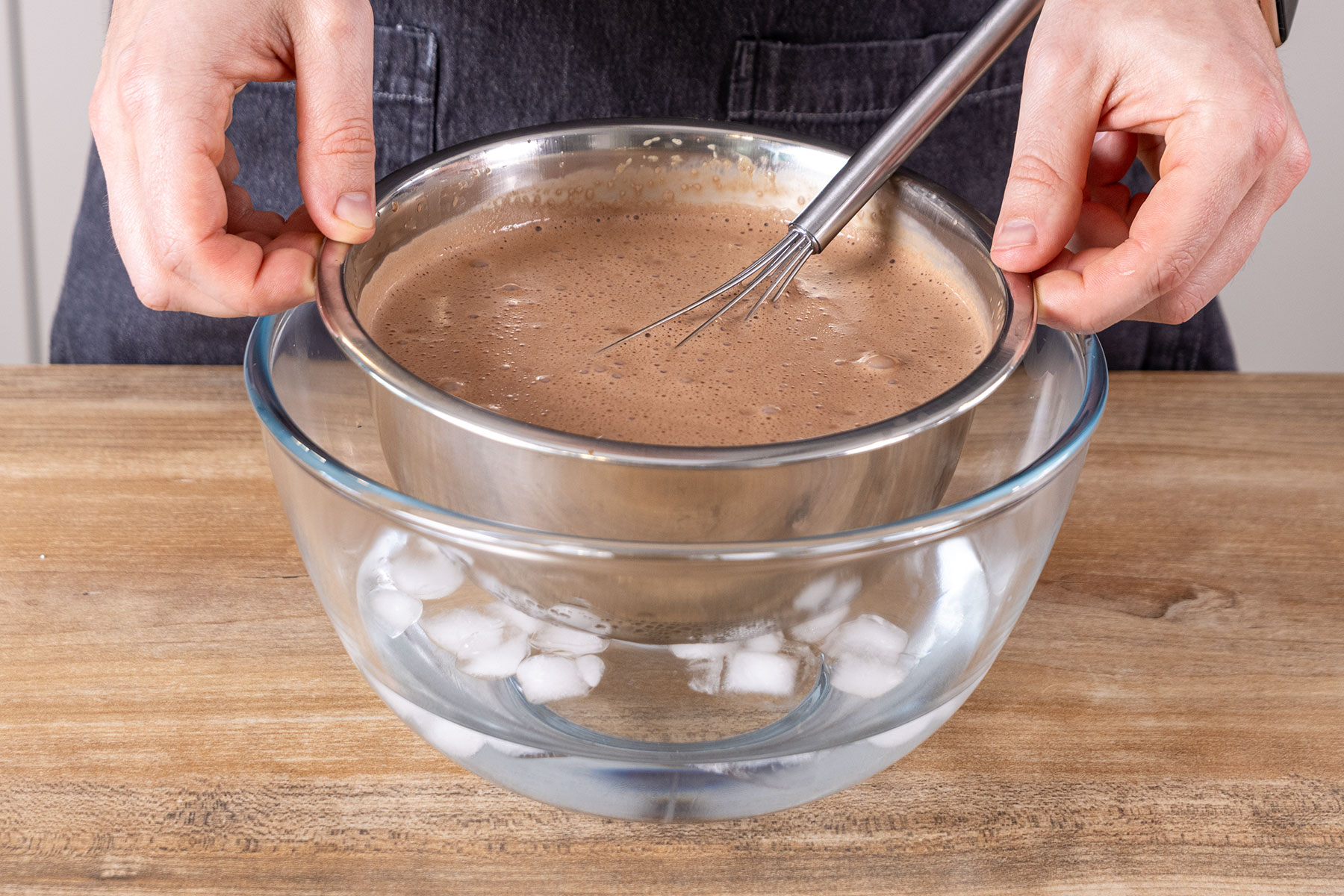 Schokoladeneis selber machen | Rezept