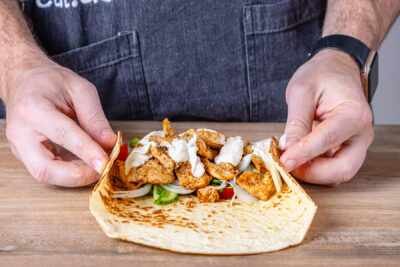 Shawarma falten und einrollen