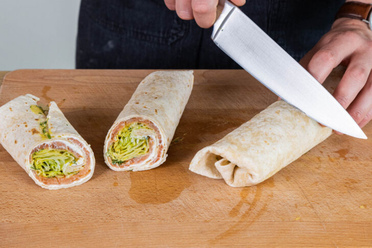 gerollte Wraps halbieren