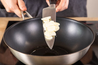 Knoblauch anbraten