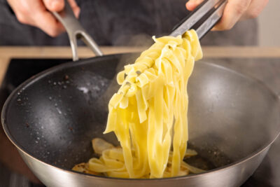 Tagliatelle dazugeben