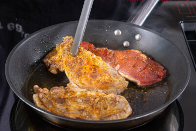 Fleisch anbraten