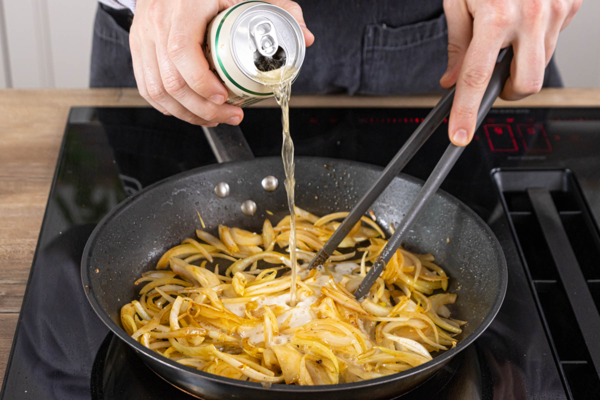 Saftiges Zwiebelfleisch nach Omas Art Saftiges Zwiebelfleisch nach Omas Art