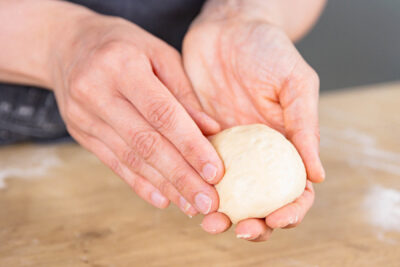 Krapfen zur Kugel formen