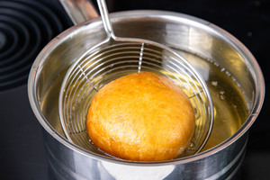 Apfel-Krapfen ausbacken